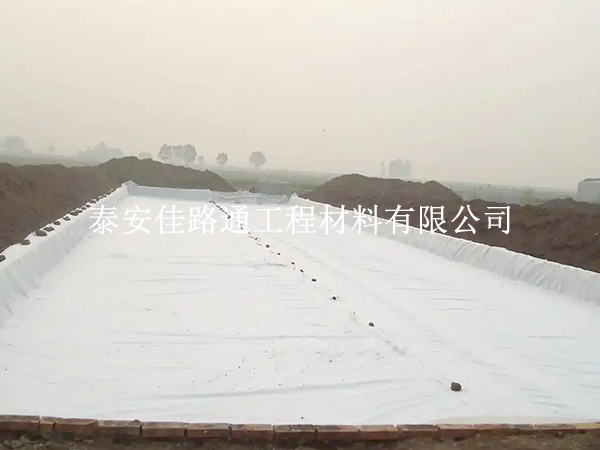 垃圾填埋場防滲膜鋪設效率提升技巧:創(chuàng)新引領高效施工 垃圾填埋場防滲膜鋪設效率提升技巧:創(chuàng)新引領高效施工