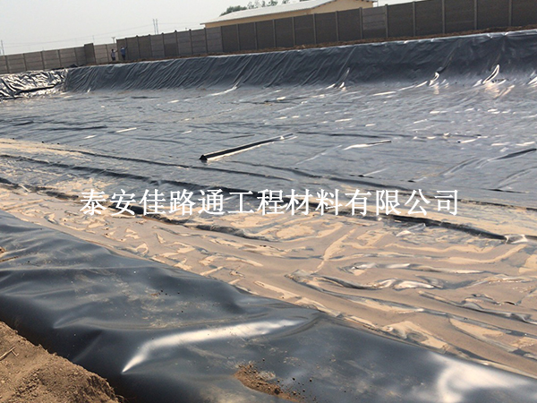 尾礦庫(kù)防滲土工膜搭接方法:高效與創(chuàng)新的結(jié)合 尾礦庫(kù)防滲土工膜搭接方法:高效與創(chuàng)新的結(jié)合