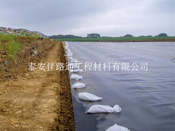 污水處理池防滲膜選購(gòu)技巧：智選材料，守護(hù)水質(zhì)安全